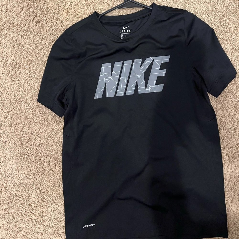 NWOT Nike Dri-Fit shirt - black w/ Grey NIKE, size L - boys